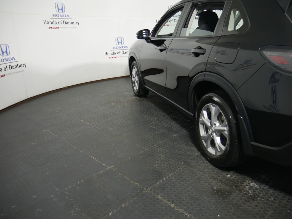 Used 2023 Honda HR-V LX image 11