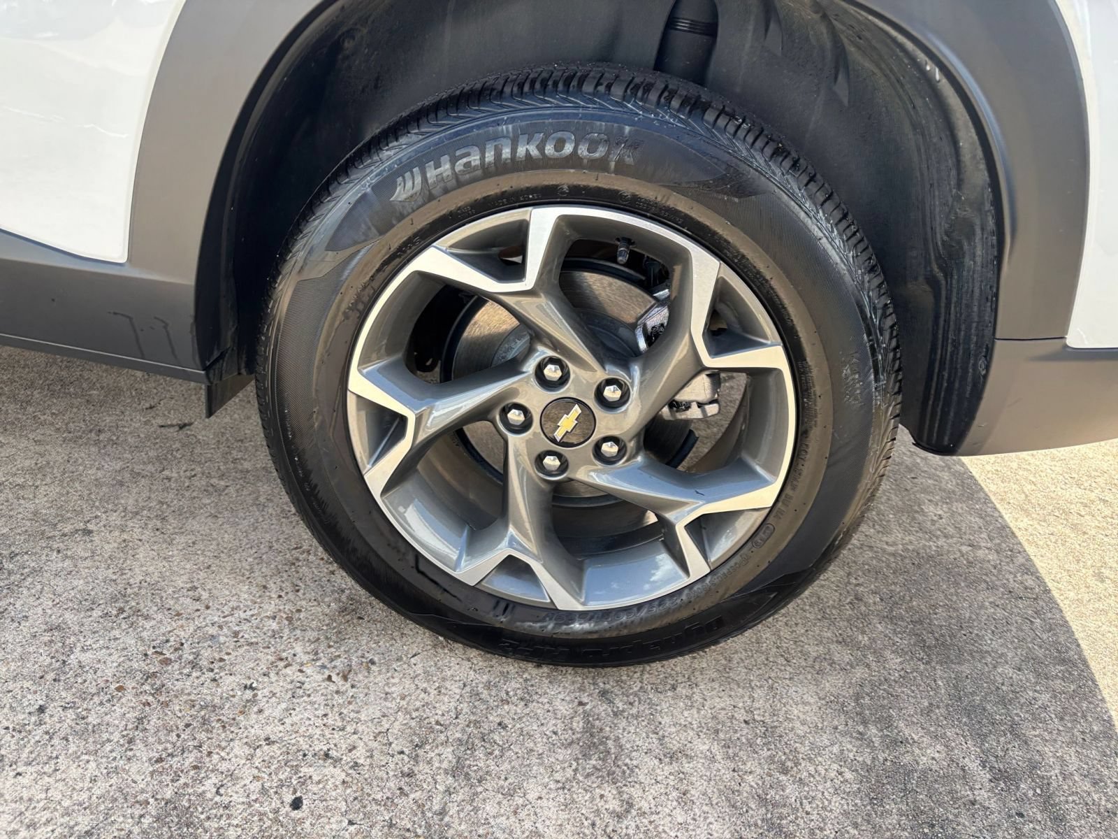 Used 2025 Chevrolet Trax LT FWD image 24