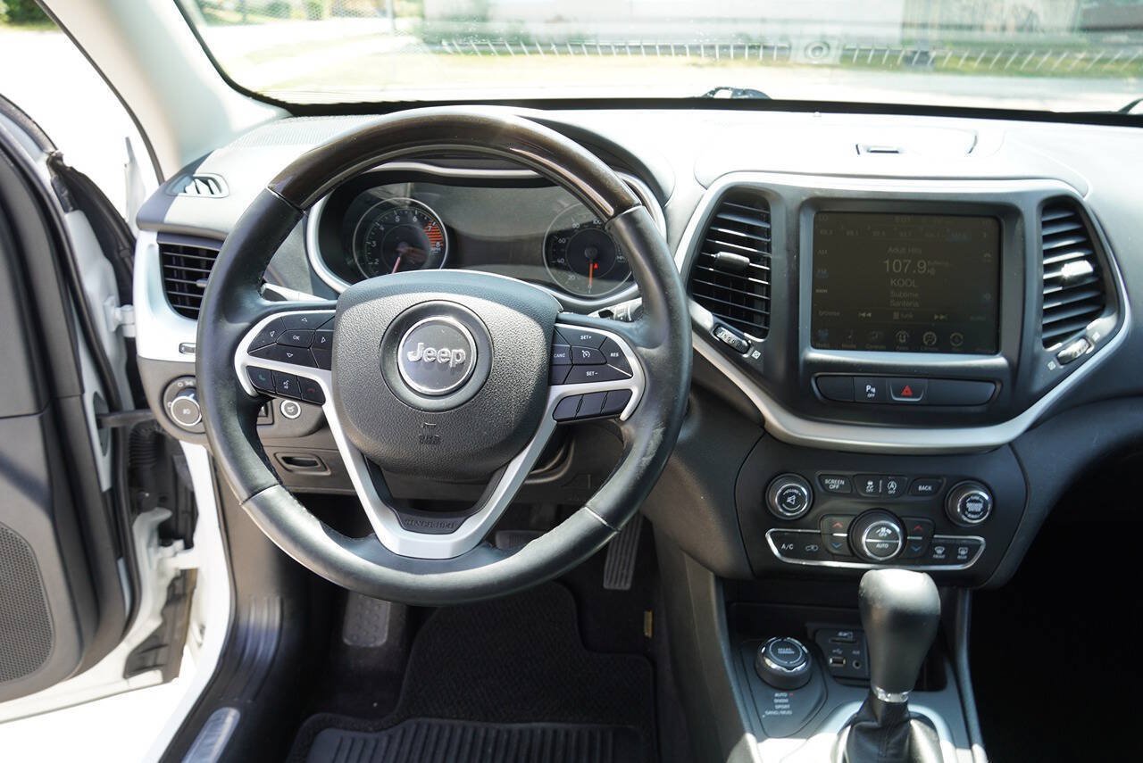 Used 2018 Jeep Cherokee Overland AWD/4WD image 14