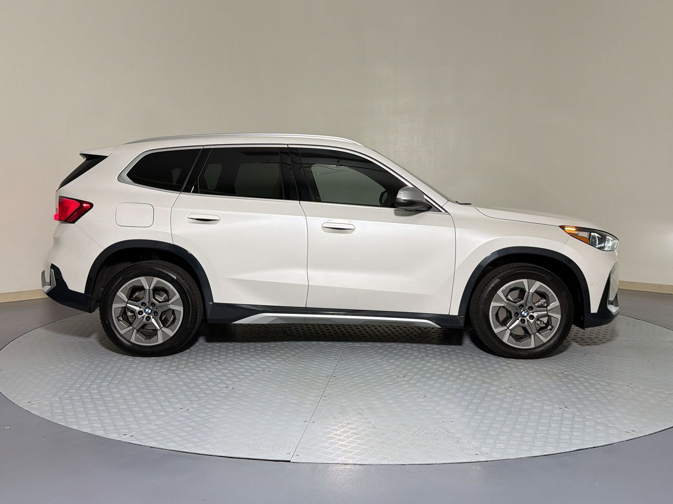 Certified 2023 BMW X1 xDrive28i w/ Convenience Package AWD/4WD image 7