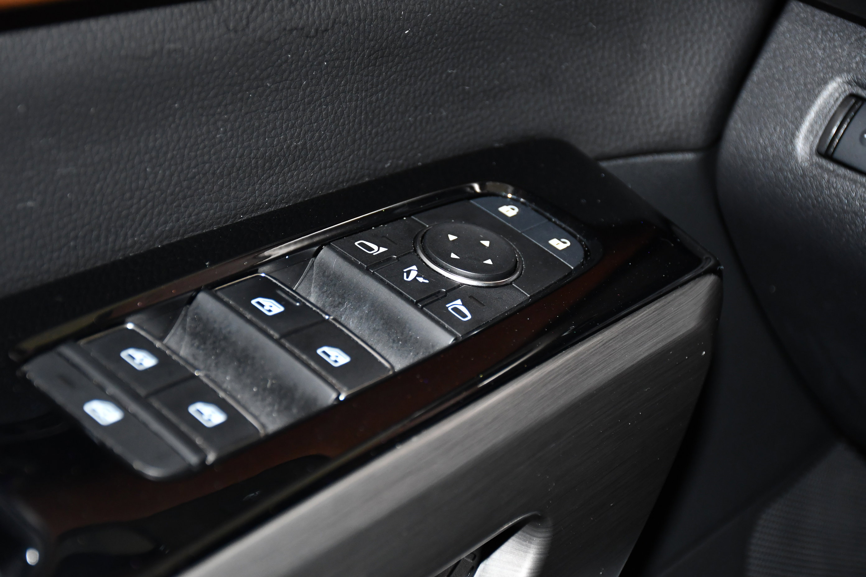 Used 2023 Nissan Pathfinder Platinum image 36