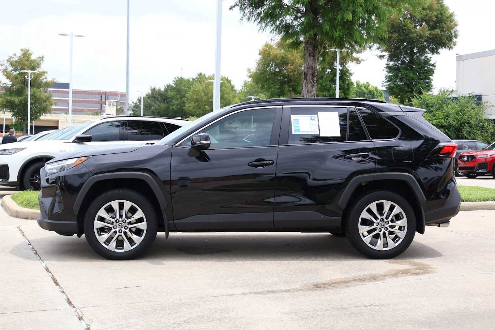 Used 2023 Toyota RAV4 XLE Premium FWD image 3