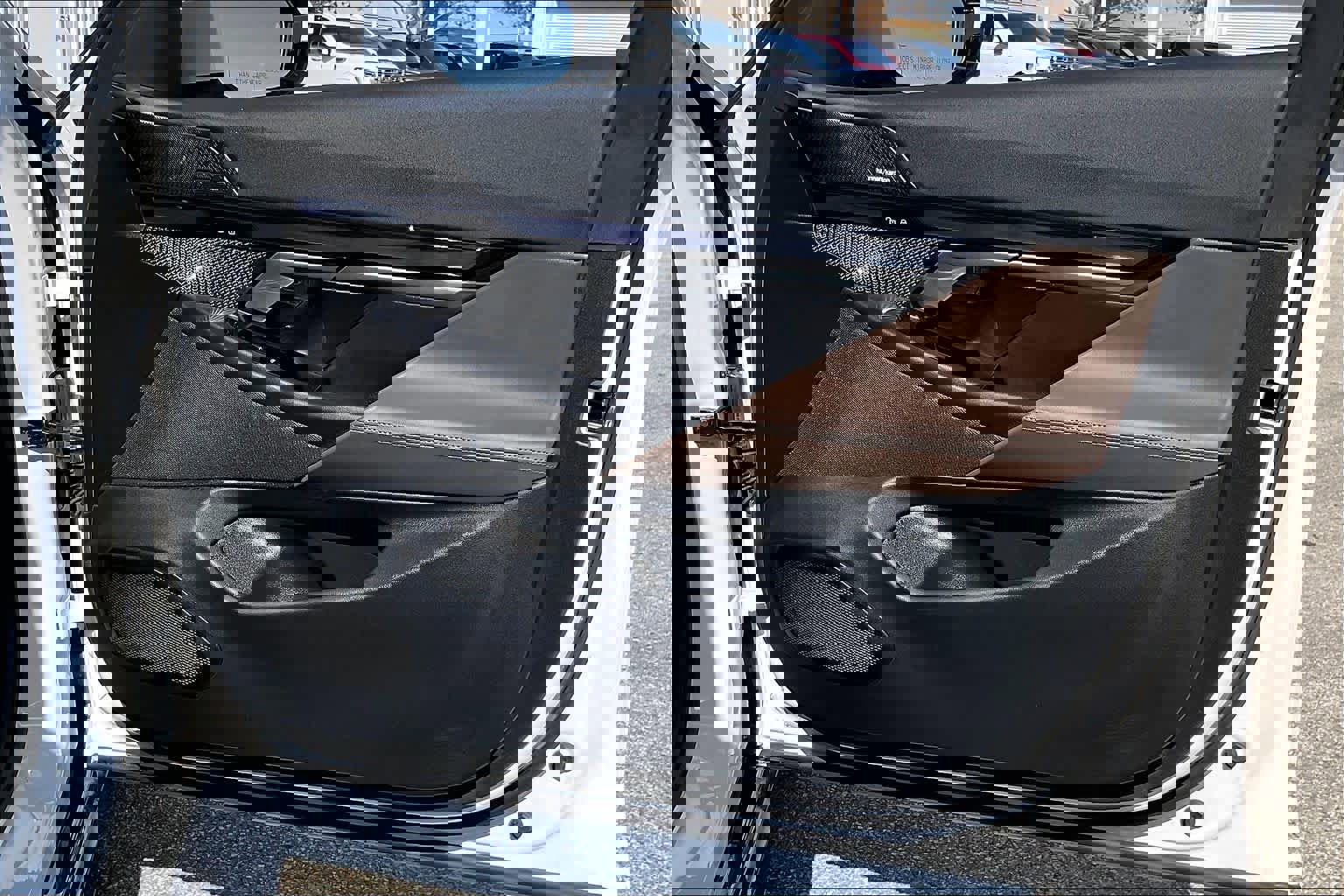 Used 2026 BMW 550e xDrive w/ Premium Package image 19