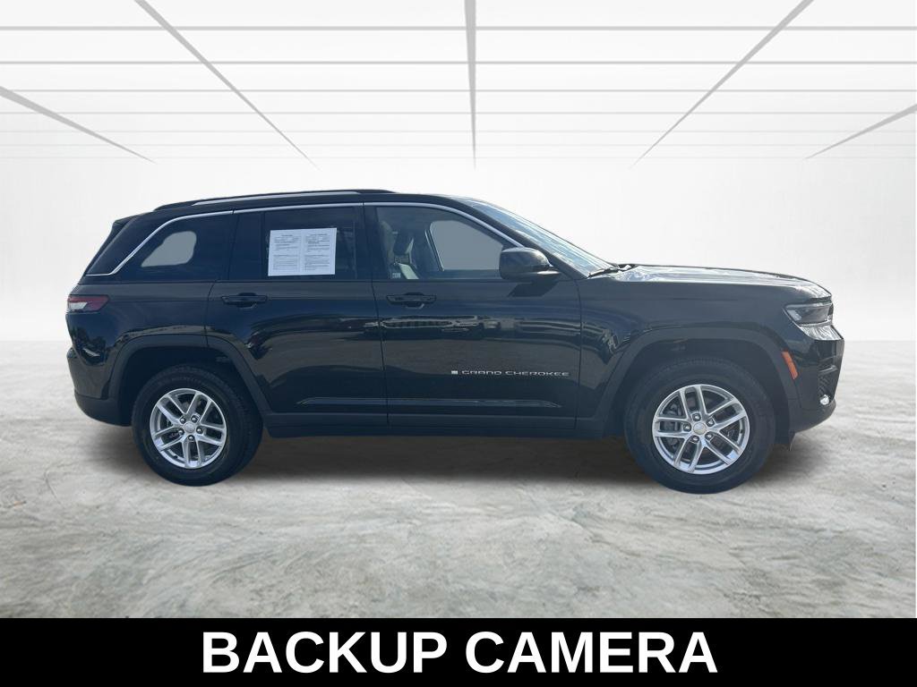 Used 2023 Jeep Grand Cherokee Laredo w/ Luxury Tech Group I RWD image 4