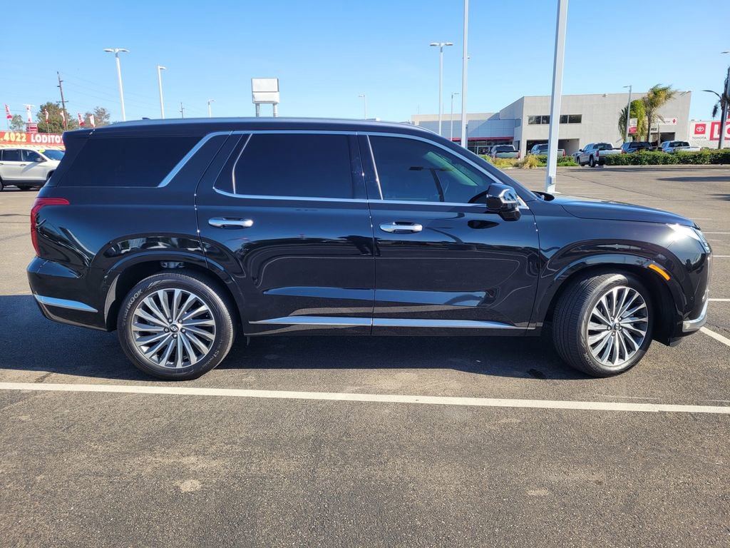 Used 2025 Hyundai Palisade Calligraphy FWD image 3