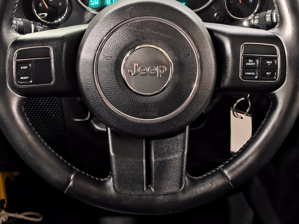 Used 2015 Jeep Wrangler Unlimited Rubicon w/ Dual Top Group AWD/4WD image 5