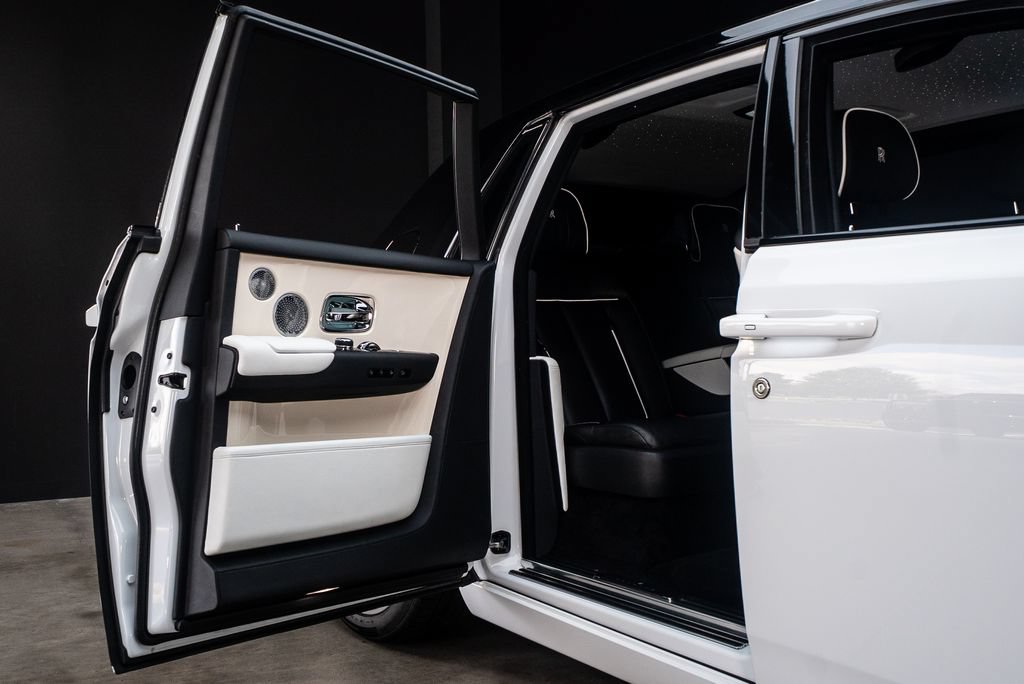 Used 2019 Rolls-Royce Phantom Sedan RWD image 18