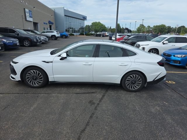 Used 2025 Hyundai Sonata Limited FWD image 2