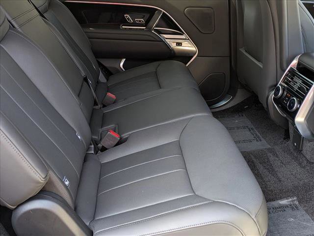 Used 2025 Land Rover Range Rover Long Wheelbase SE image 22