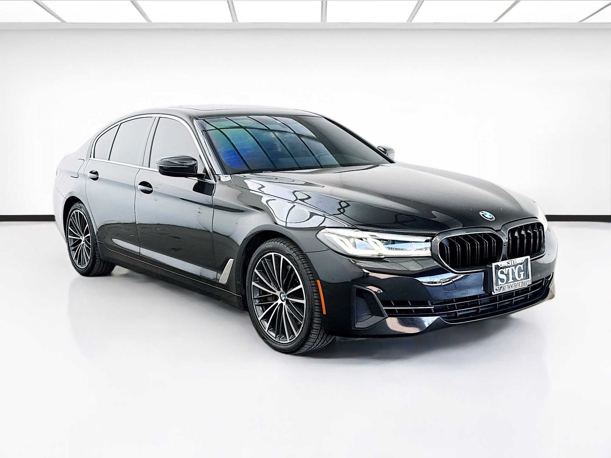 Used 2022 BMW 540i xDrive w/ Convenience Package AWD/4WD image 3