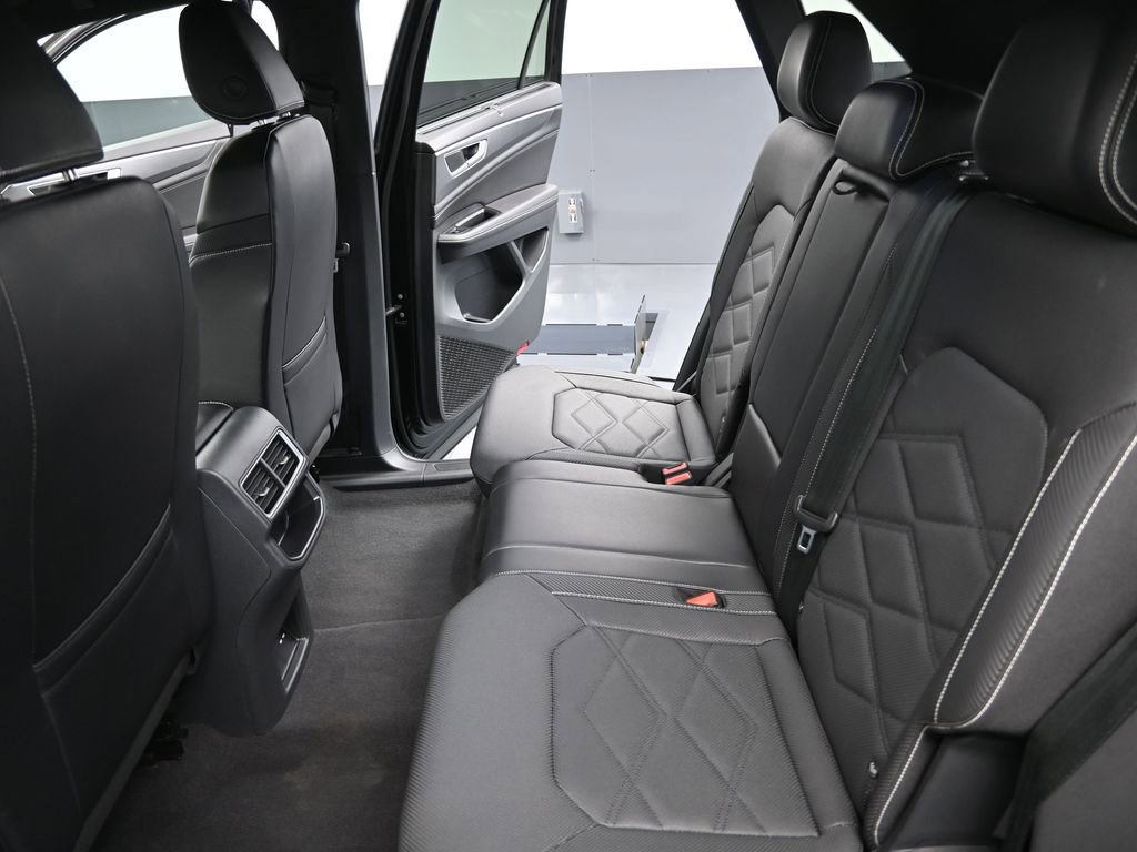 Used 2024 Volkswagen Atlas Cross Sport SE image 38