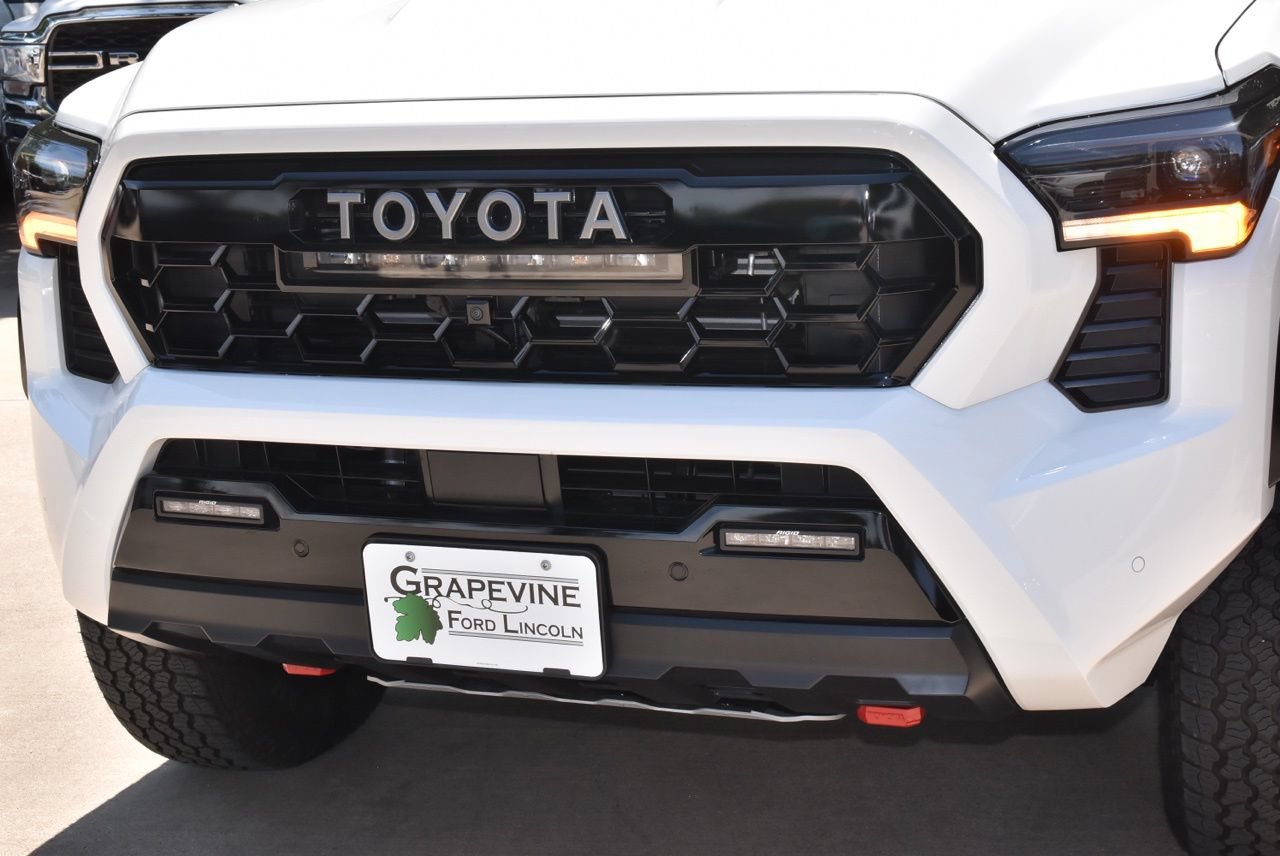 Used 2025 Toyota Tacoma TRD Pro AWD/4WD image 43