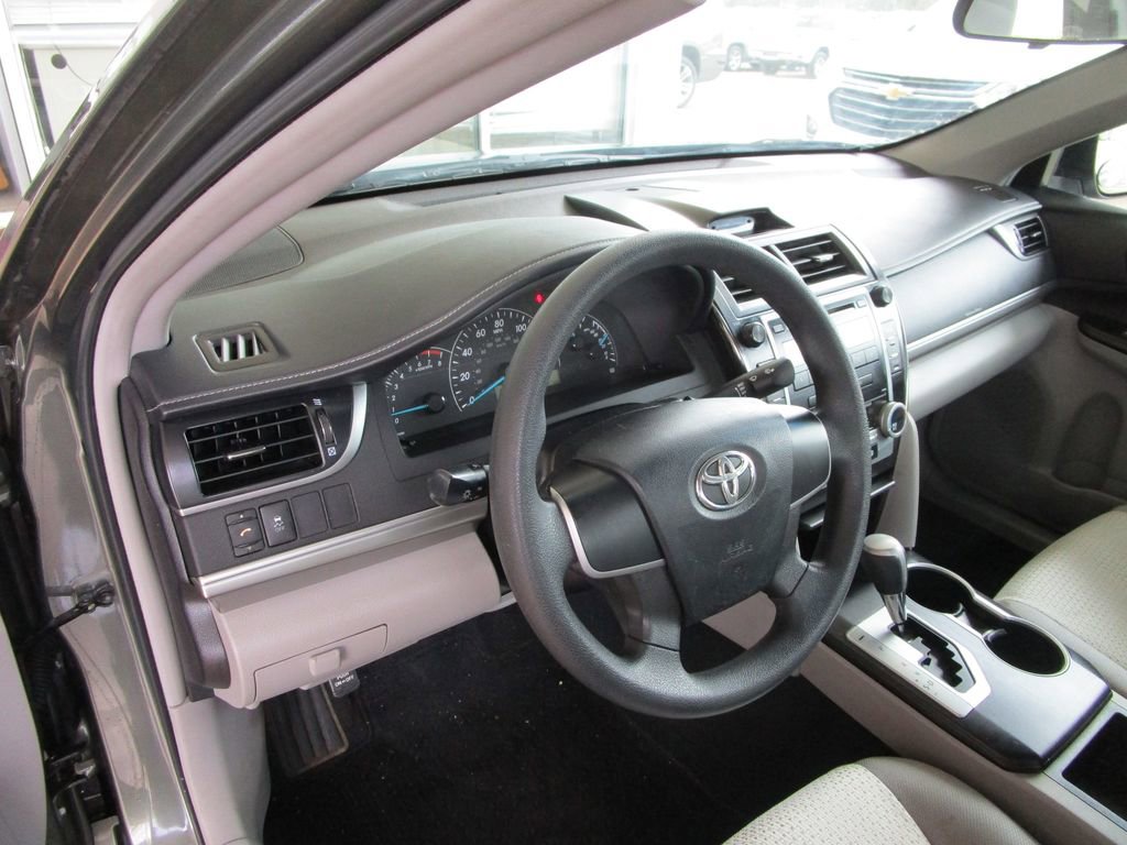 Used 2012 Toyota Camry L image 17