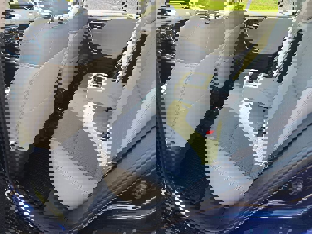 Used 2025 Toyota RAV4 Limited w/ Advanced Technology Package image 17