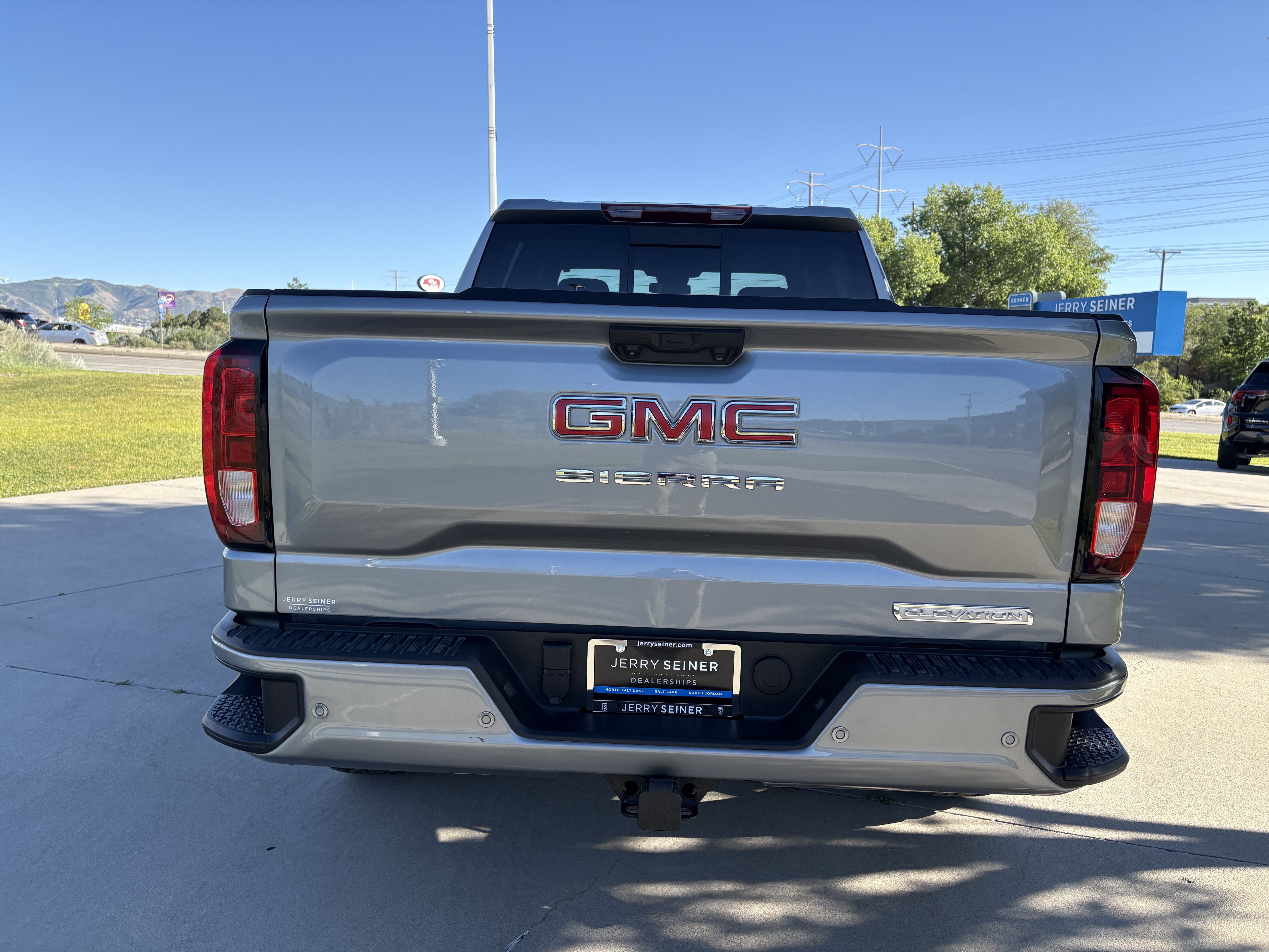Used 2025 GMC Sierra 1500 Elevation w/ Elevation Premium Package AWD/4WD image 4