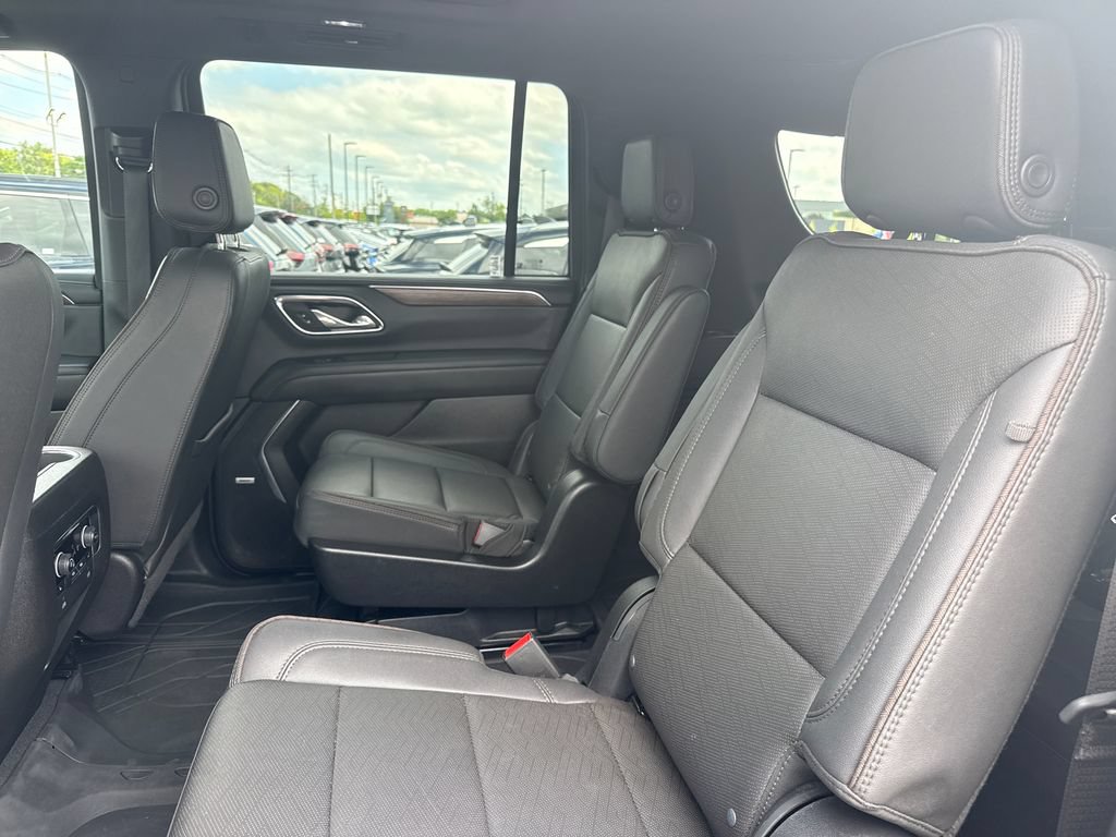Used 2024 Chevrolet Suburban High Country AWD/4WD image 14