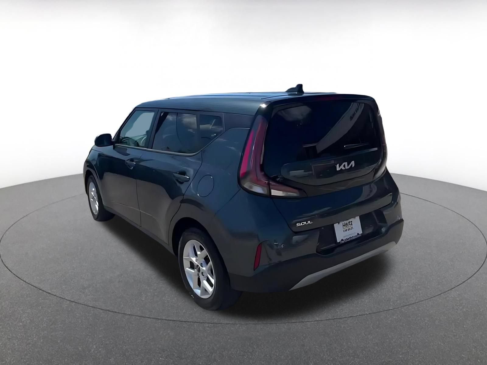Used 2025 Kia Soul LX w/ LX Technology Package FWD image 11