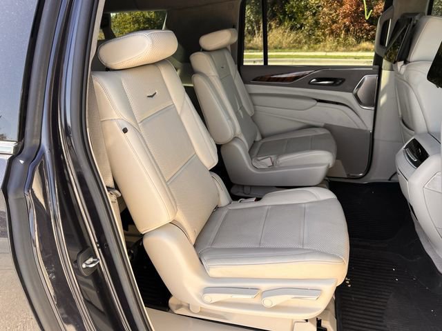 Certified 2022 Cadillac Escalade ESV Premium Luxury Platinum w/ Heavy-Duty Trailer Package image 30