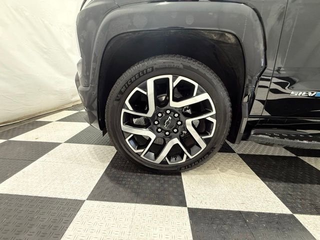 Used 2024 Chevrolet Silverado EV RST image 12