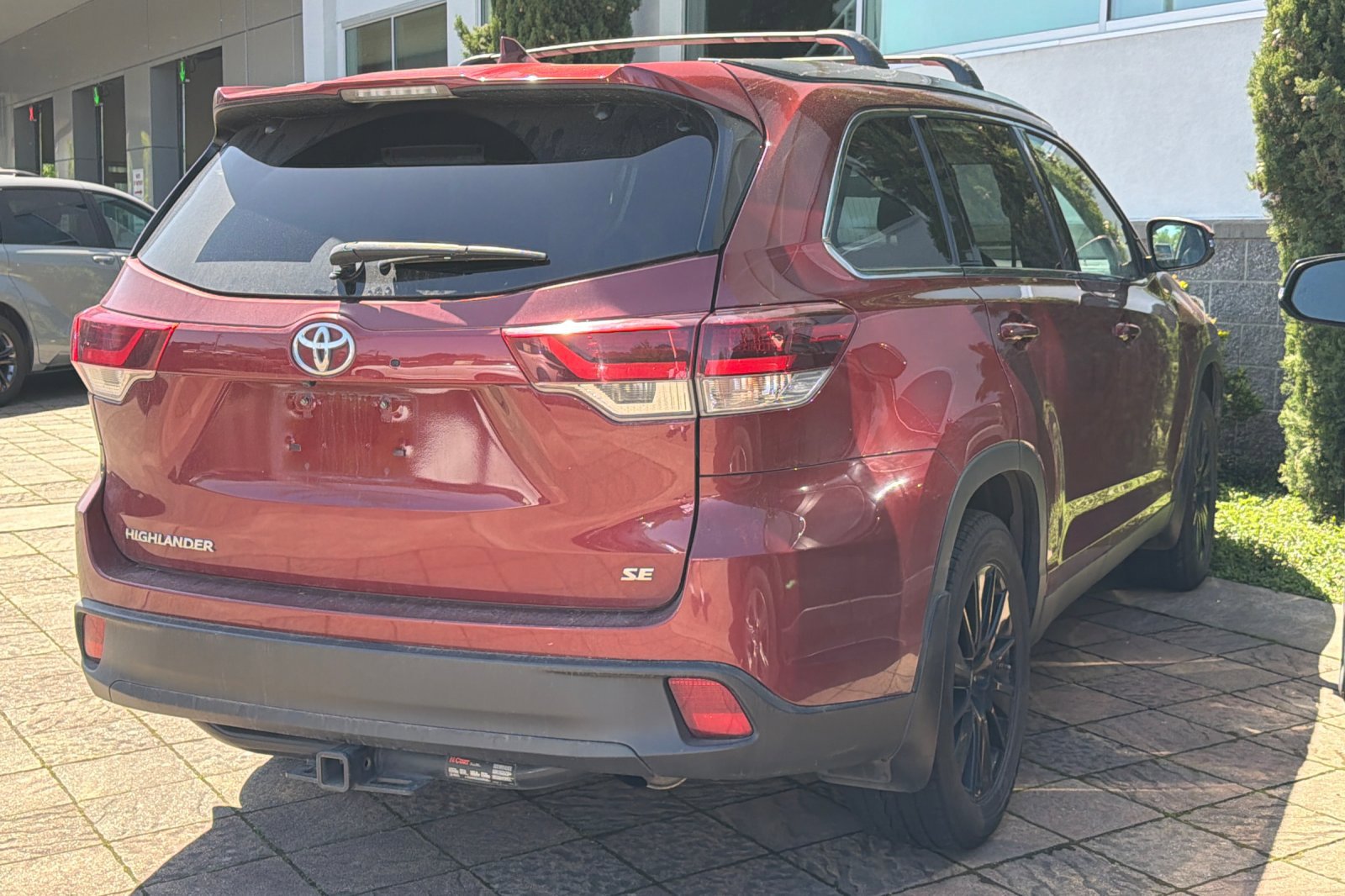 Used 2019 Toyota Highlander SE AWD/4WD image 2