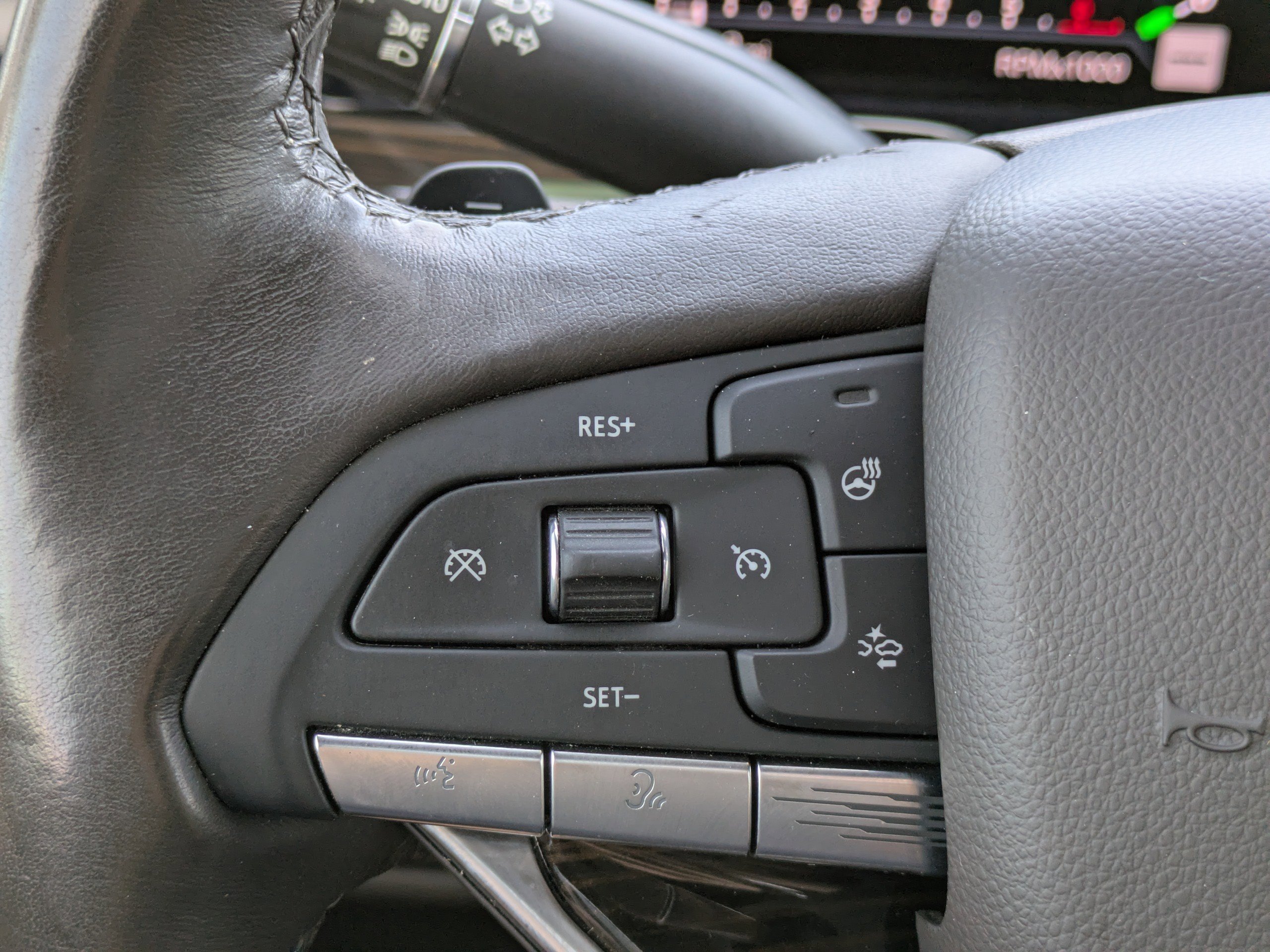 Used 2021 Cadillac Escalade ESV Premium Luxury w/ Driver Assist Tech Package image 25