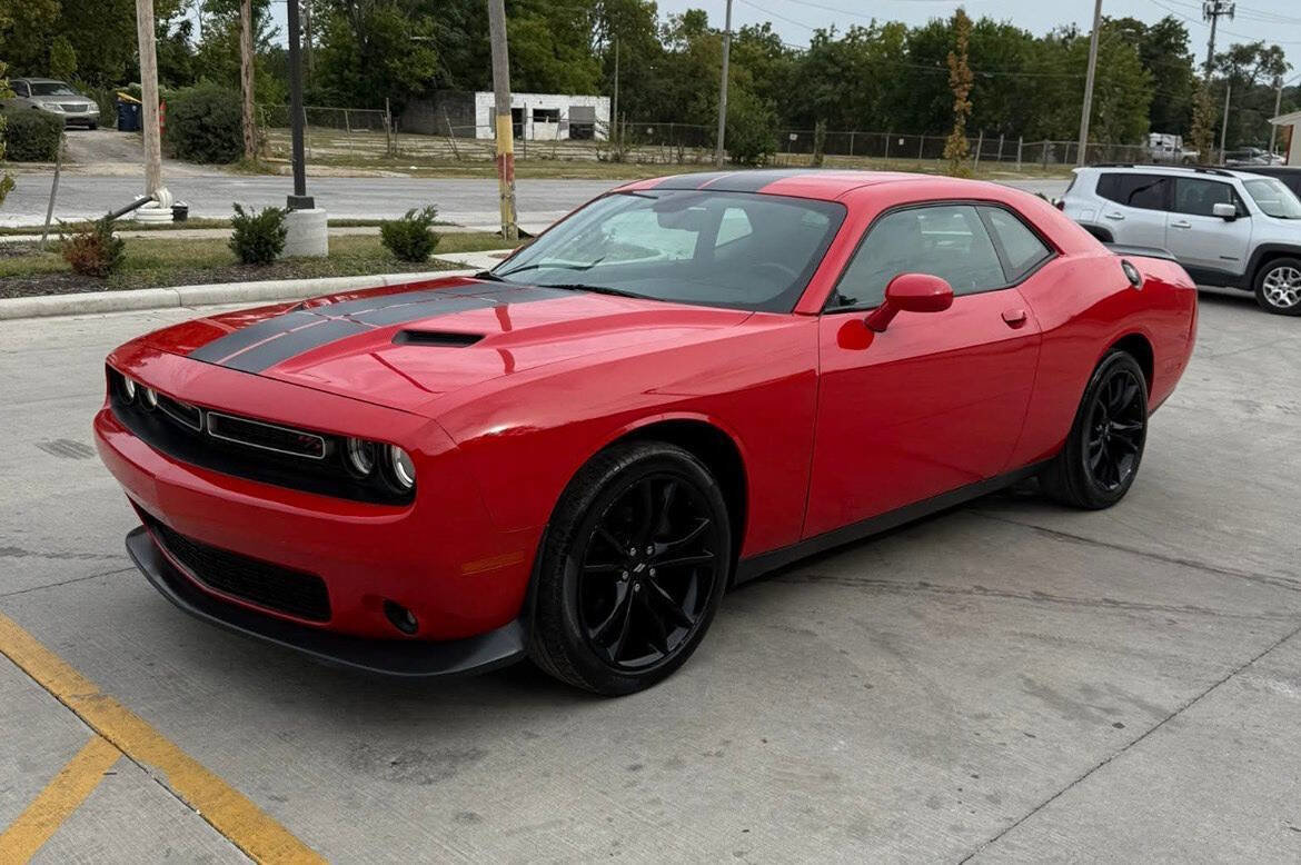 Used 2017 Dodge Challenger SXT w/ Blacktop Package image 2