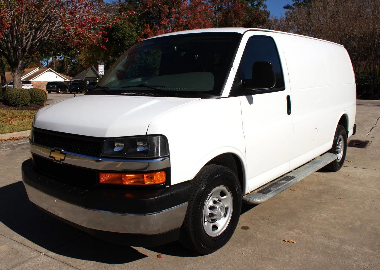 Used 2018 Chevrolet Express 2500 w/ Driver Convenience Package image 2