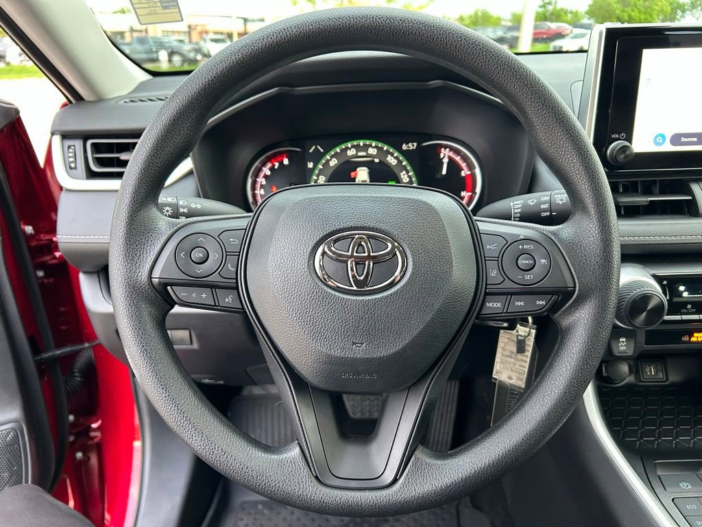 Used 2025 Toyota RAV4 LE AWD/4WD image 13
