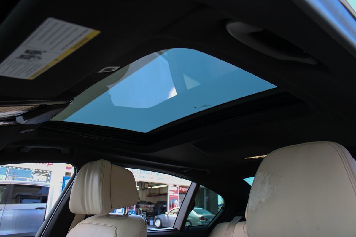 Used 2020 BMW M550i xDrive w/ Executive Package AWD/4WD image 34