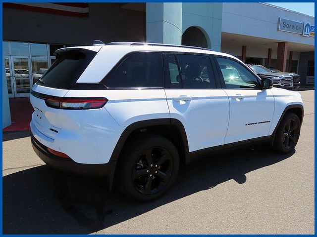 Used 2023 Jeep Grand Cherokee Limited w/ Black Appearance Package AWD/4WD image 7