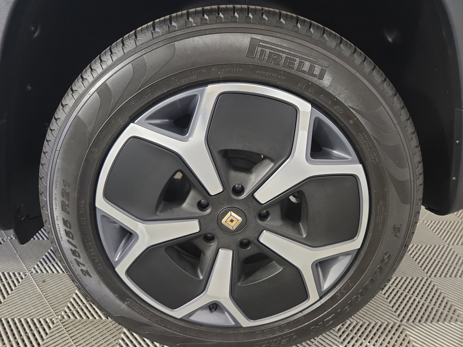 Used 2024 Rivian R1T Adventure AWD/4WD image 10