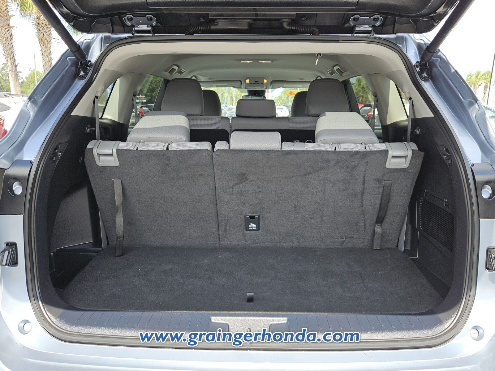 Used 2024 Toyota Highlander LE FWD image 13
