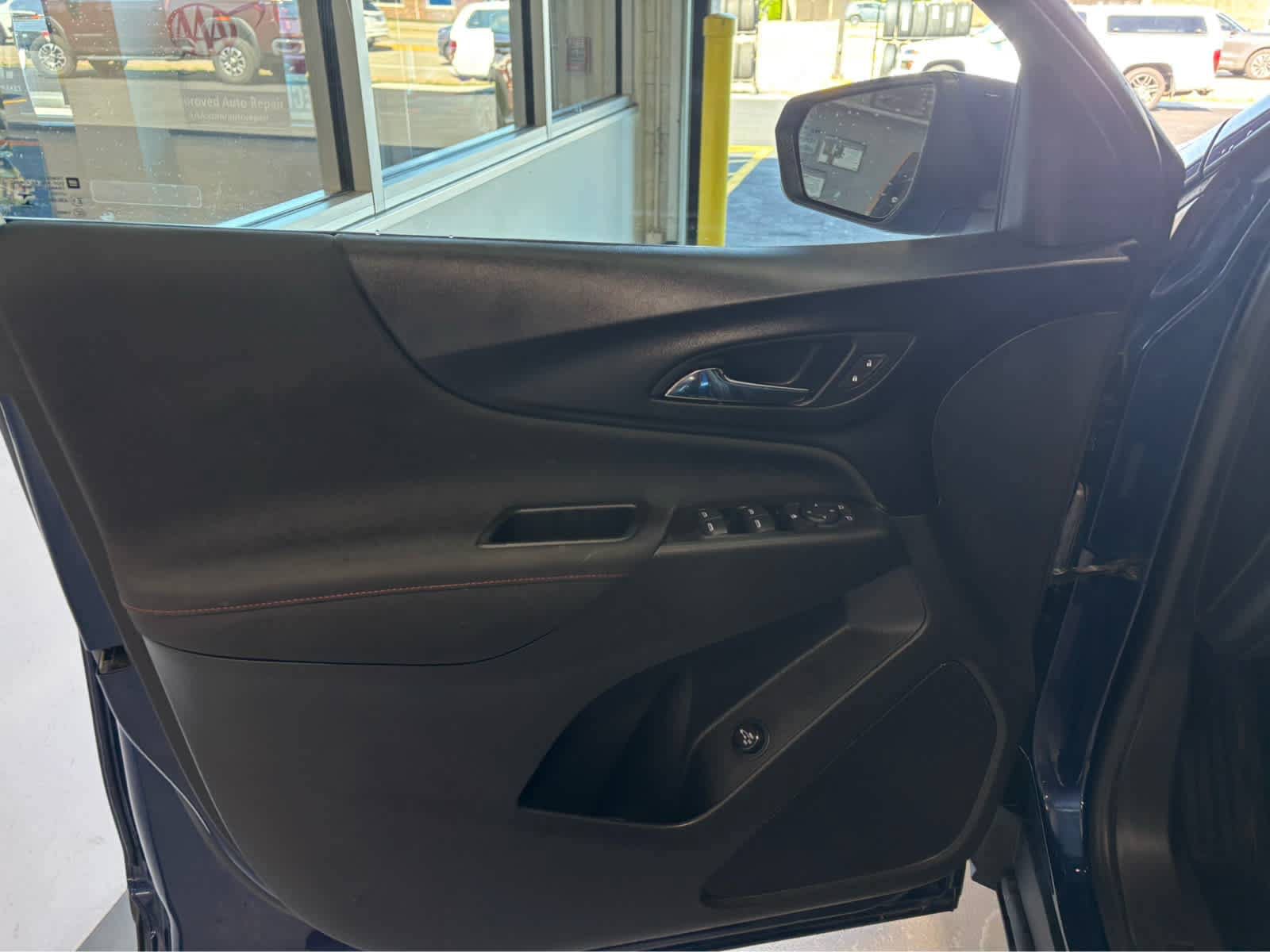 Used 2022 Chevrolet Equinox RS AWD/4WD image 25