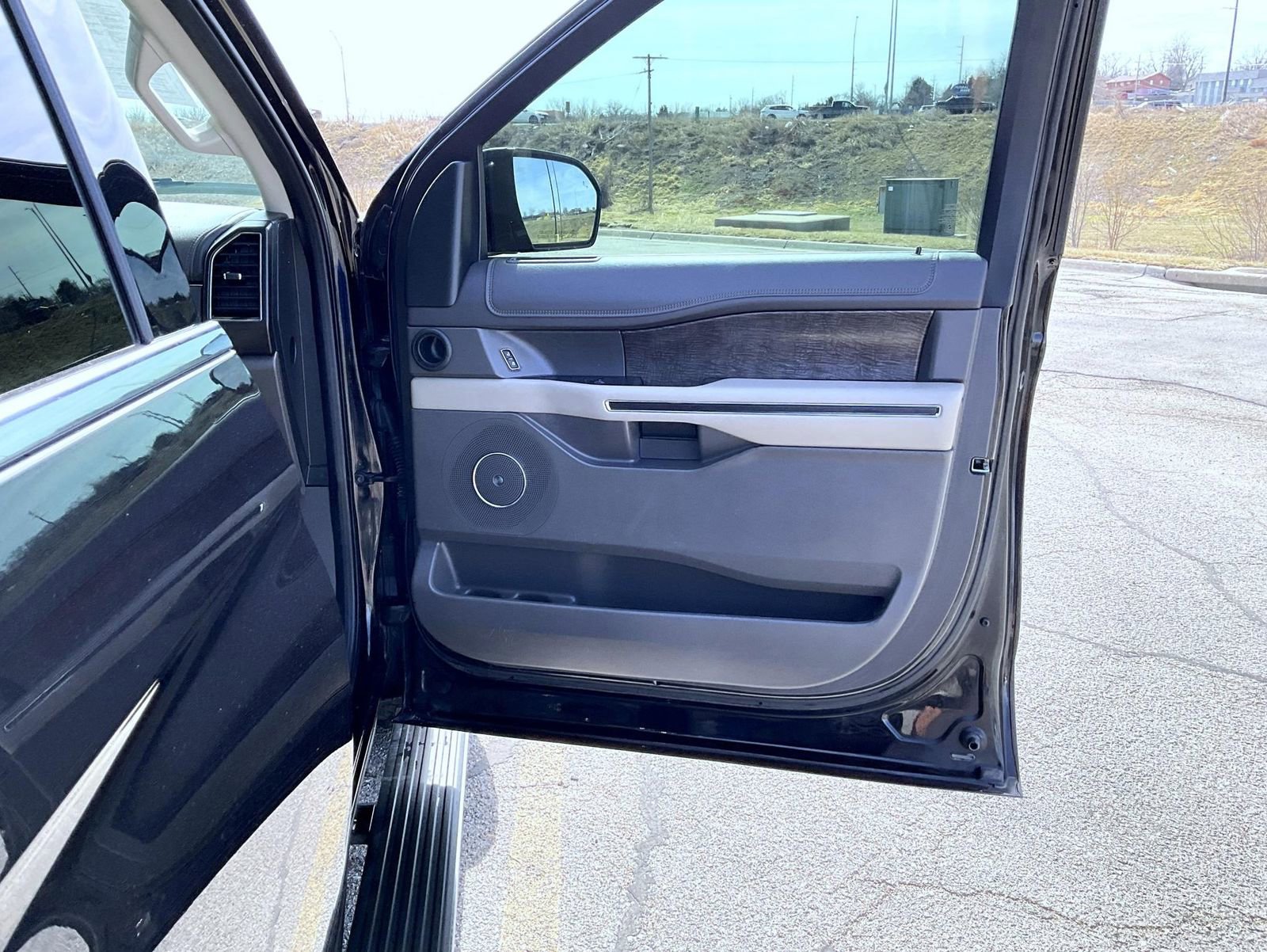 Used 2021 Ford Expedition Limited image 16