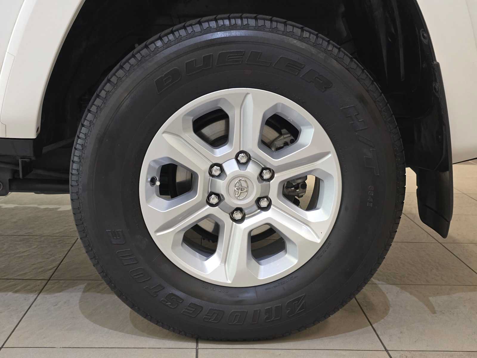Certified 2022 Toyota 4Runner SR5 AWD/4WD image 8