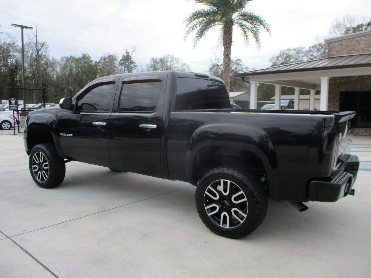 Used 2010 GMC Sierra 1500 SLE w/ Regional Value Package image 3