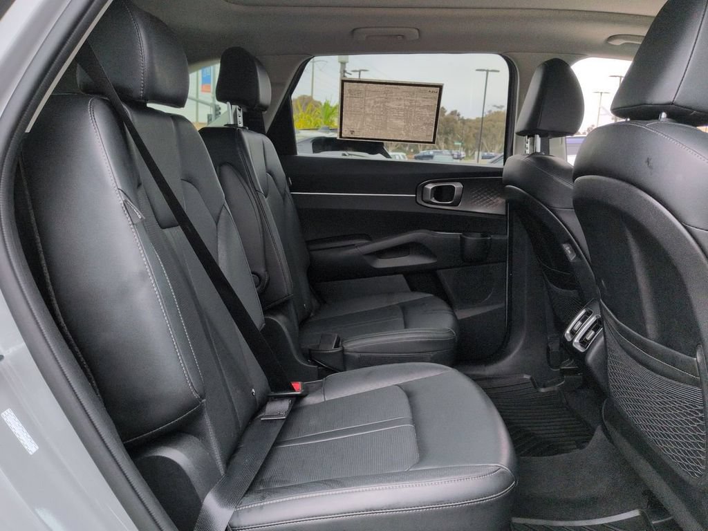 Certified 2025 Kia Sorento EX w/ Panoramic Sunroof Package FWD image 28