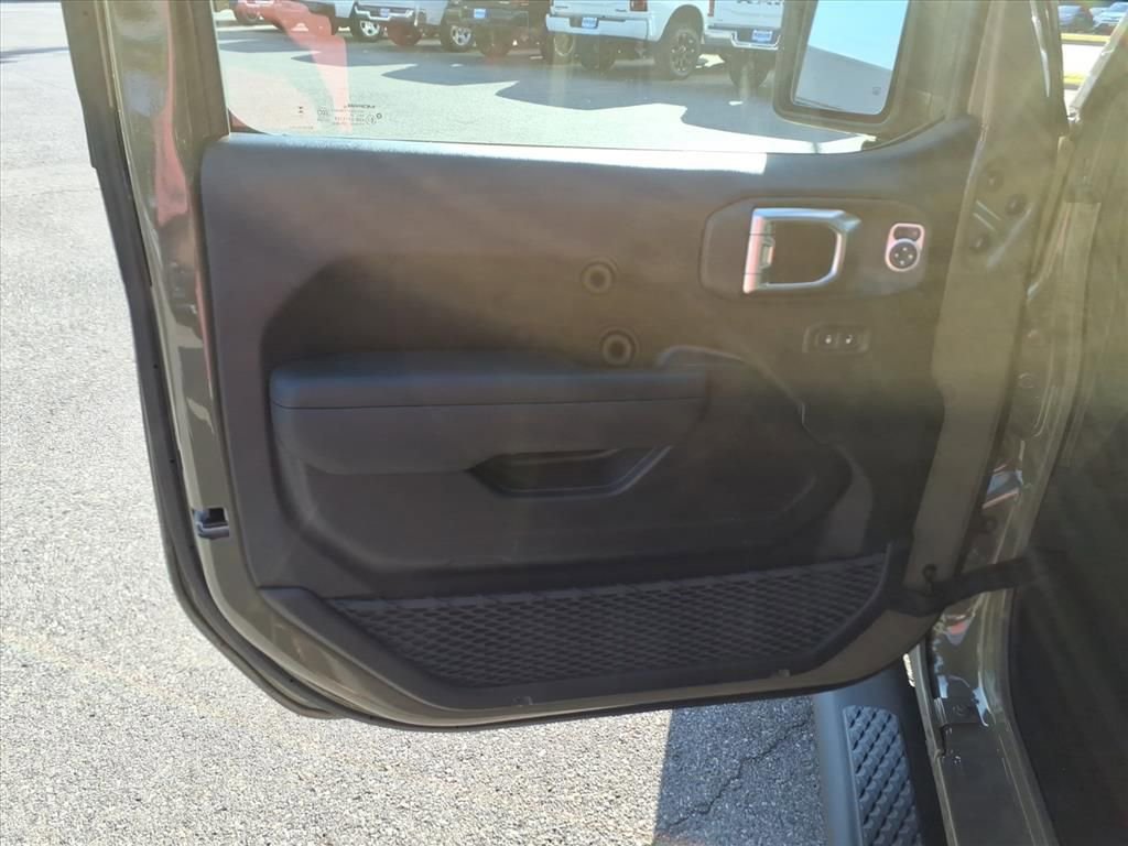 New 2025 Jeep Gladiator Sport image 9