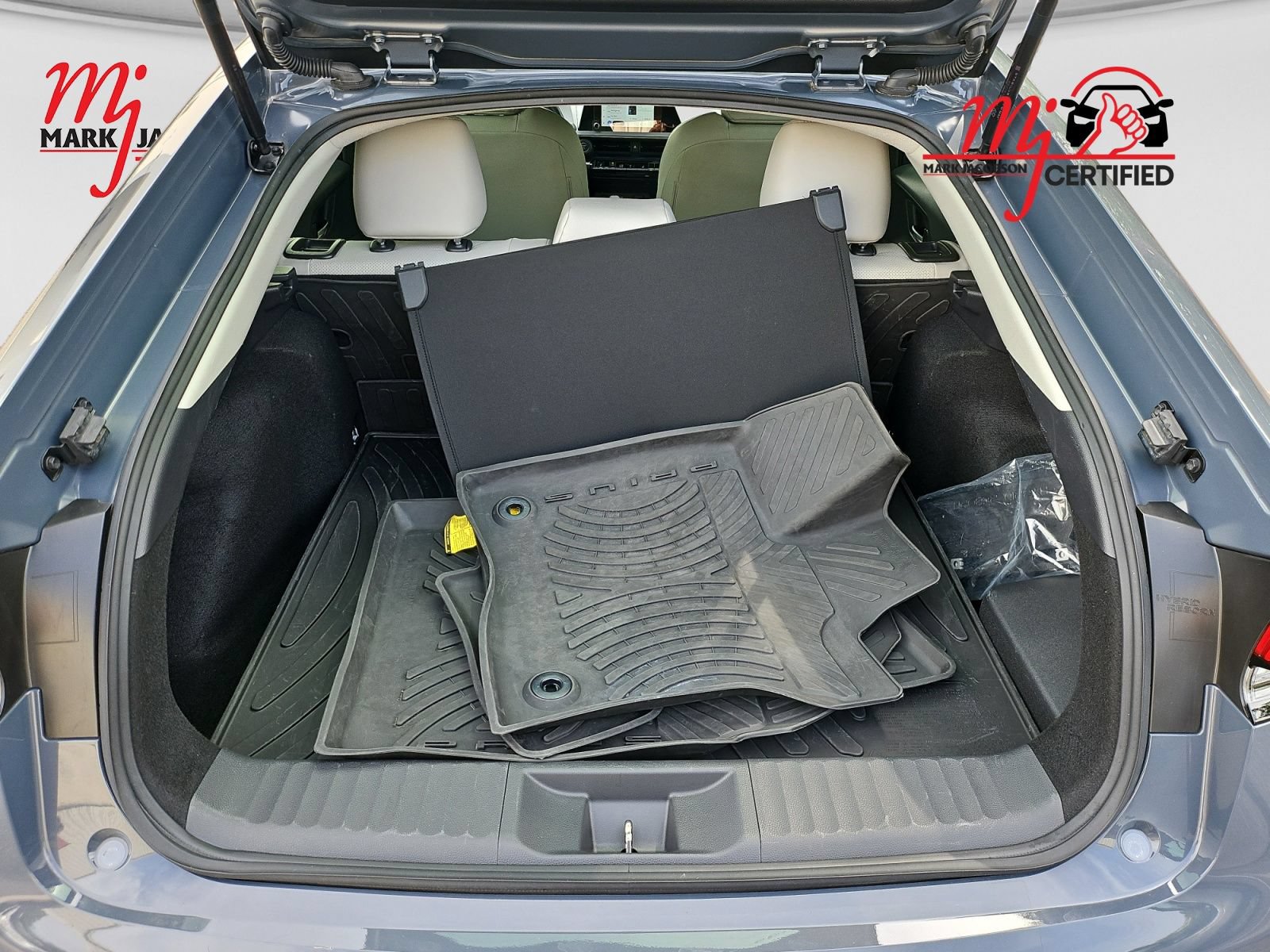 Used 2024 Toyota Prius XLE FWD image 19