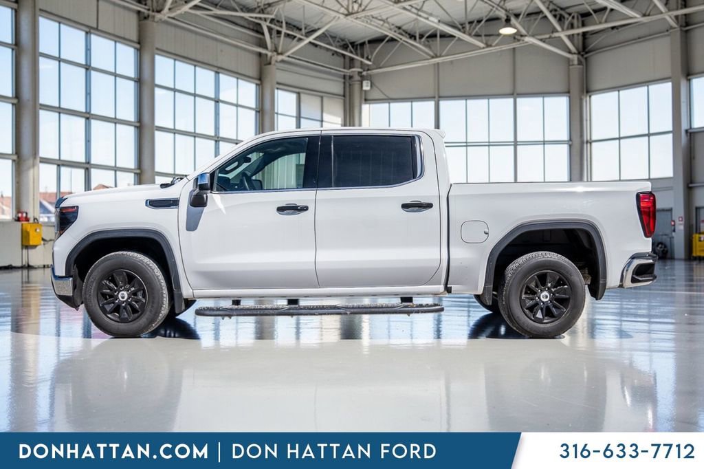 Used 2022 GMC Sierra 1500 SLE image 2