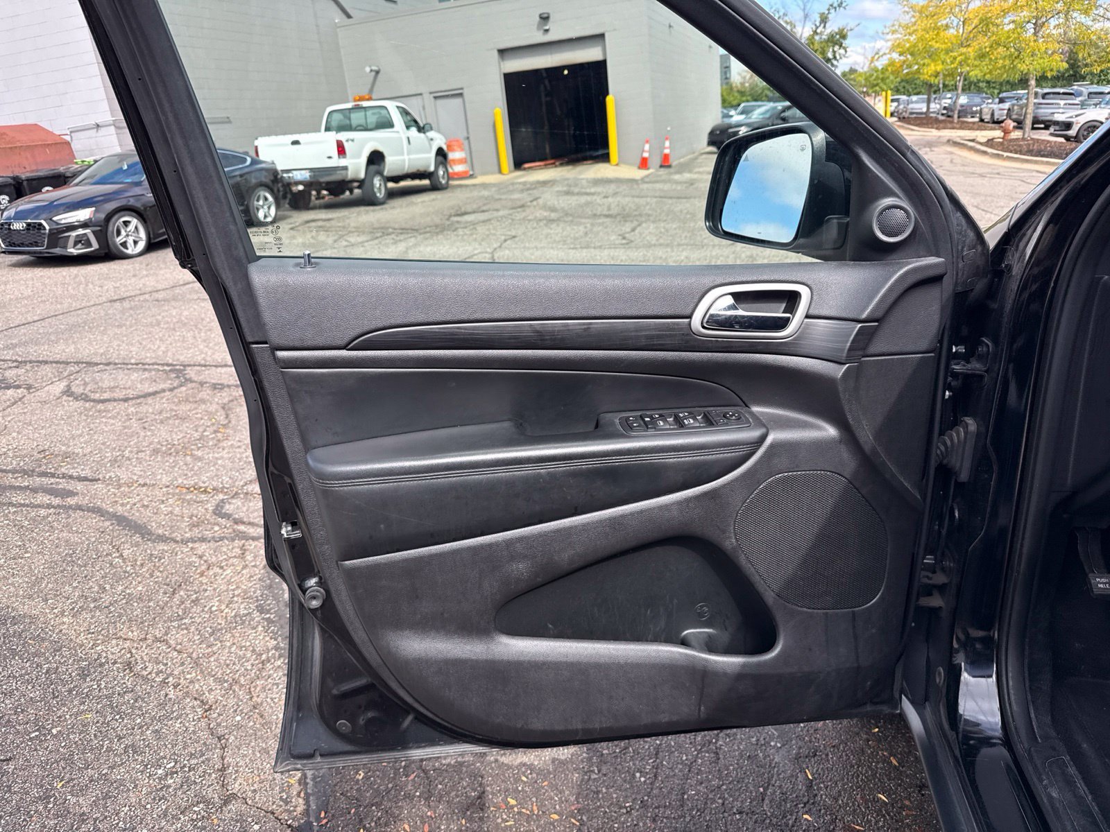 Used 2021 Jeep Grand Cherokee Laredo w/ Security & Convenience Group AWD/4WD image 23