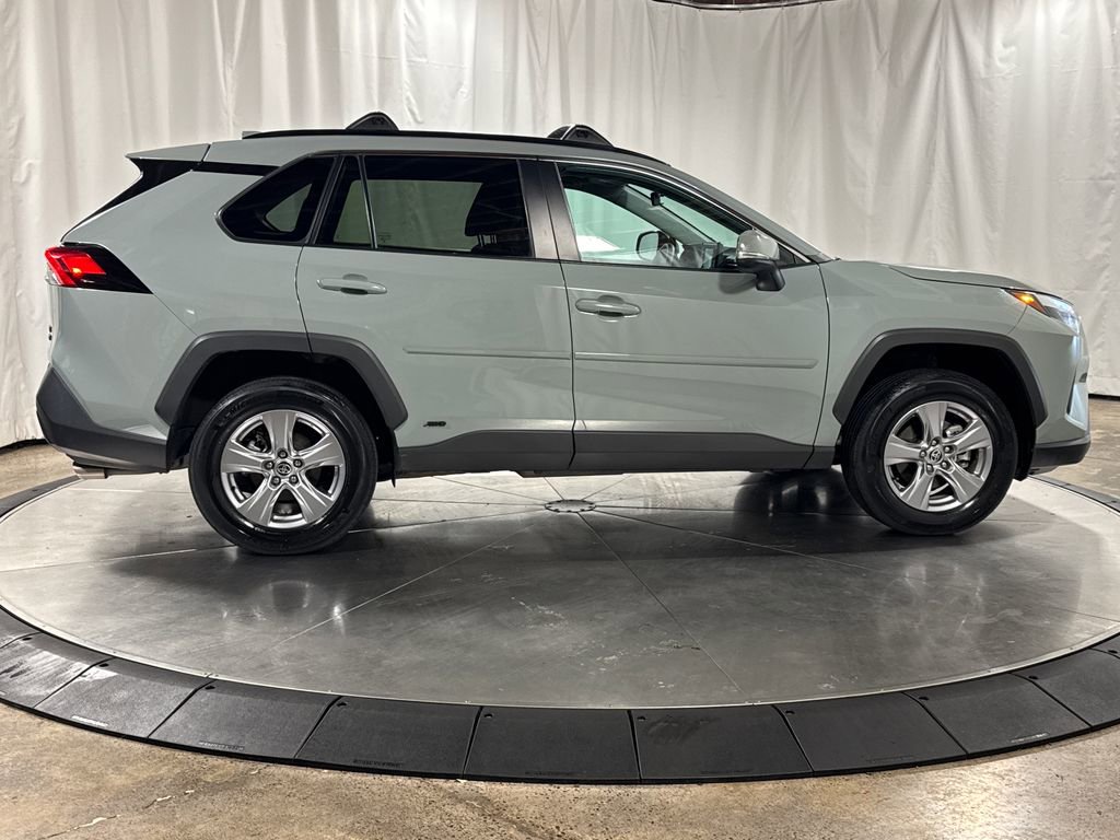 Used 2022 Toyota RAV4 XLE AWD/4WD image 6