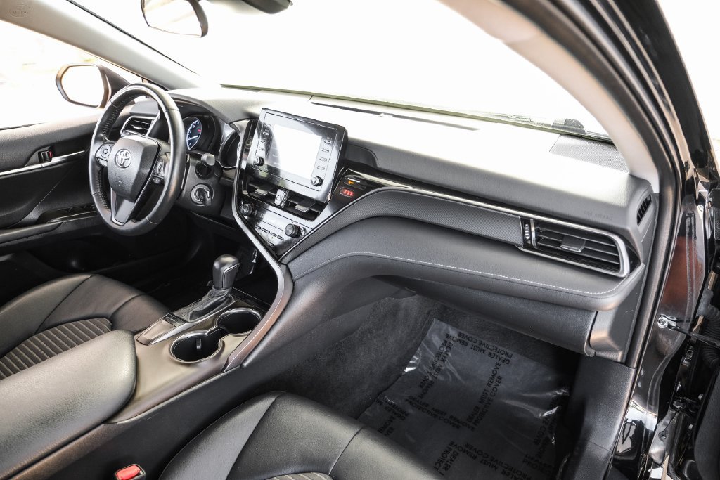 Used 2023 Toyota Camry SE FWD image 9