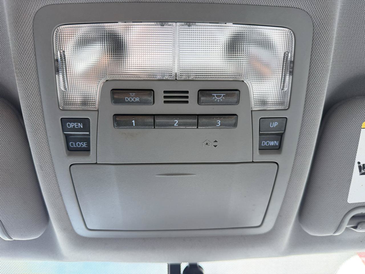 Used 2014 Toyota Highlander XLE AWD/4WD image 23