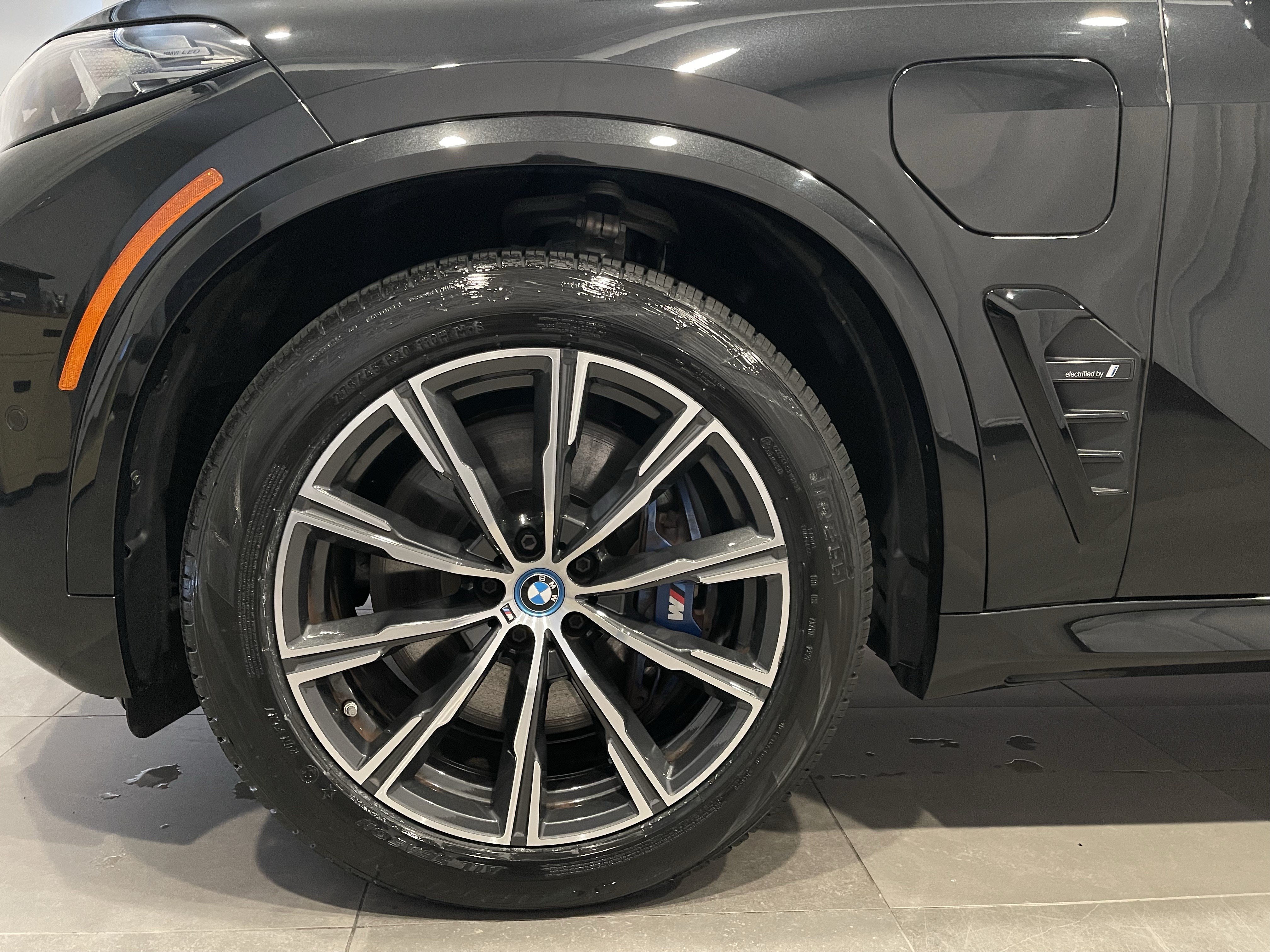 Used 2024 BMW X5 xDrive50e w/ M Sport Package AWD/4WD image 7