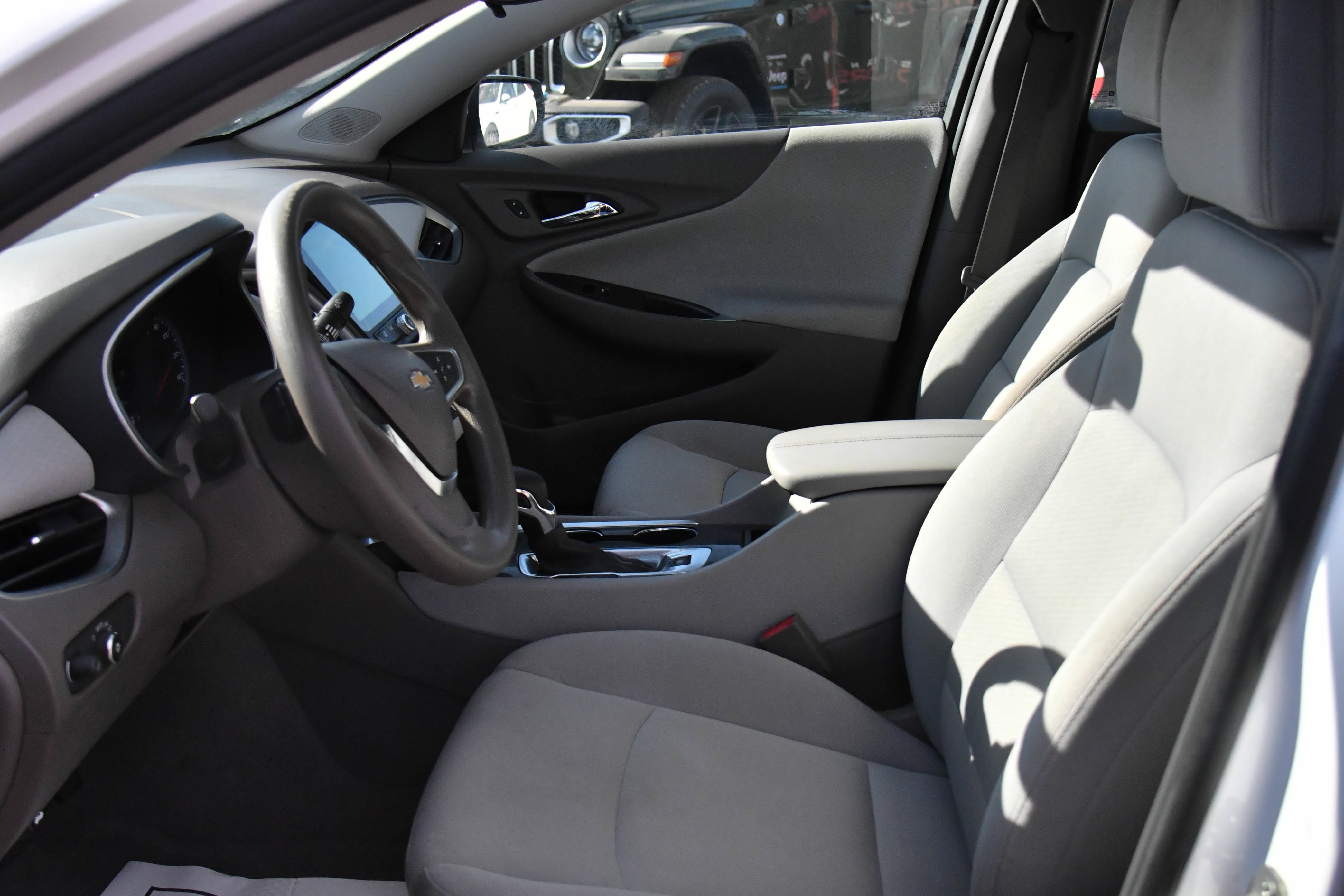 Used 2022 Chevrolet Malibu LT FWD image 17