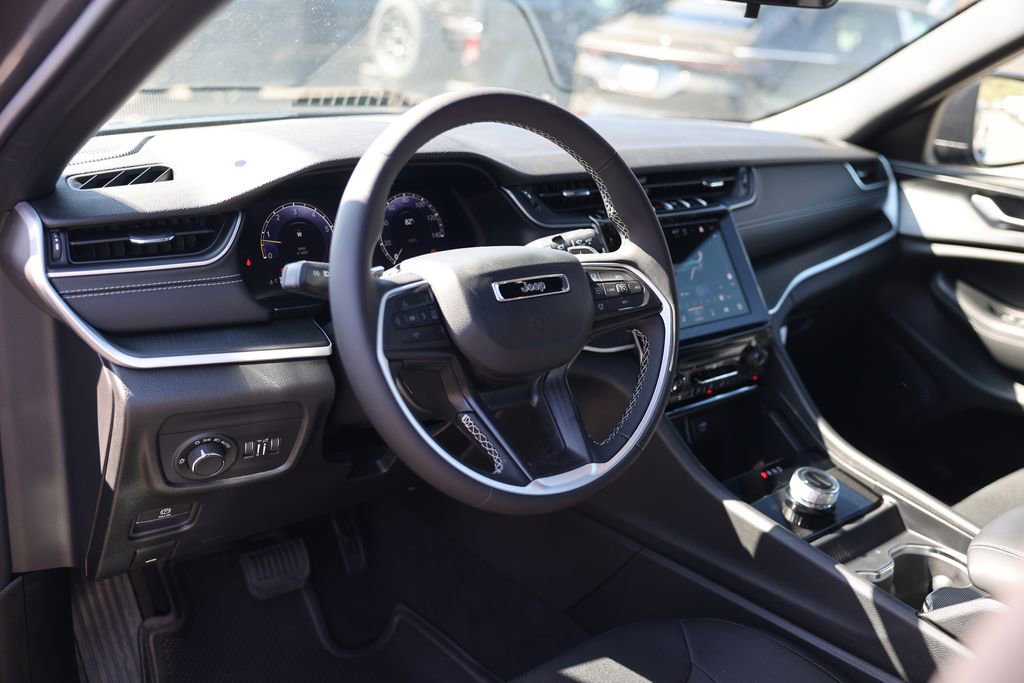 New 2025 Jeep Grand Cherokee Laredo w/ MOPAR Finishing Package image 13