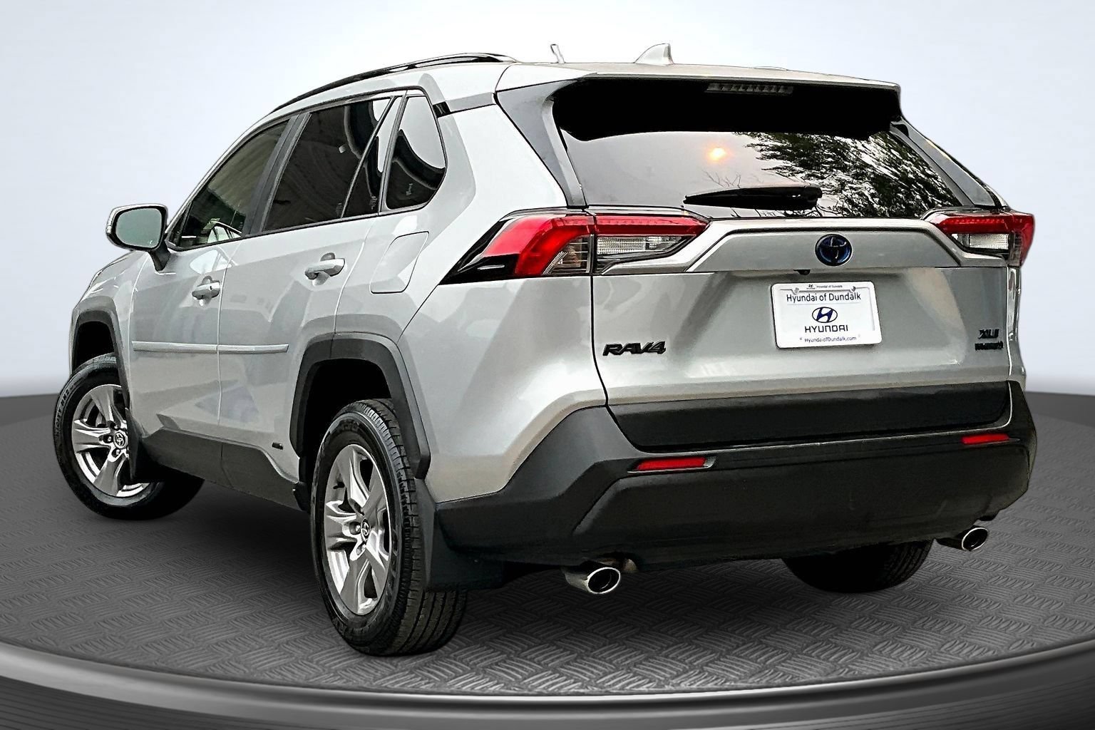 Used 2023 Toyota RAV4 XLE AWD/4WD image 3