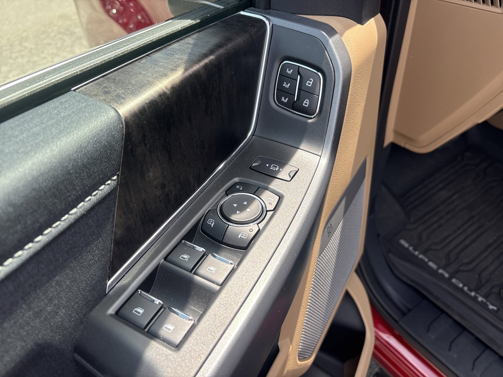 Used 2024 Ford F250 Lariat w/ Lariat Ultimate Package image 15