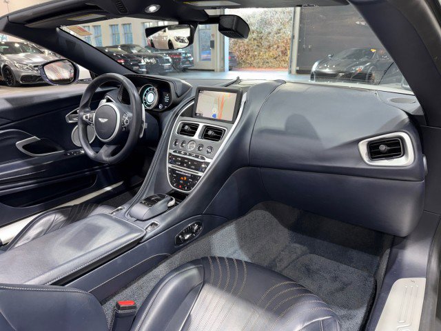 Used 2019 Aston Martin DB11 Volante image 72